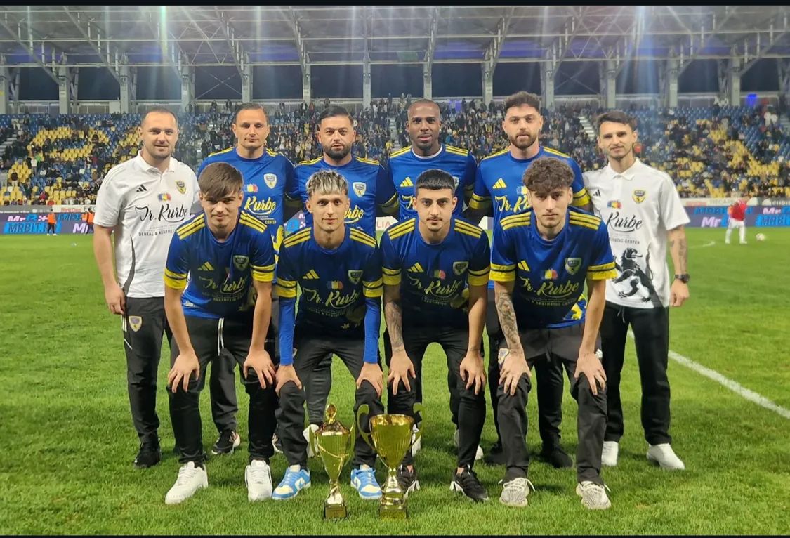 mfc-ploiesti-si-a-prezentat-cele-doua-trofee-pe-ilie-oana