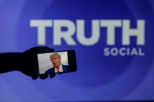 trump-inunda-retelele-sociale-cu-imagini-si-videoclipuri-generate-de-ai-pentru-a-ataca-rivalii