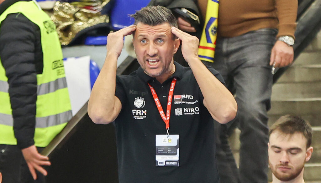 imagini-halucinante-cu-selectionerul-romaniei!-george-buricea-si-a-lovit-jucatorul