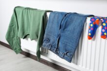 iti-usuci-hainele-pe-calorifer-iarna?-ce-pericol-se-ascunde-in-spatele-acestui-gest