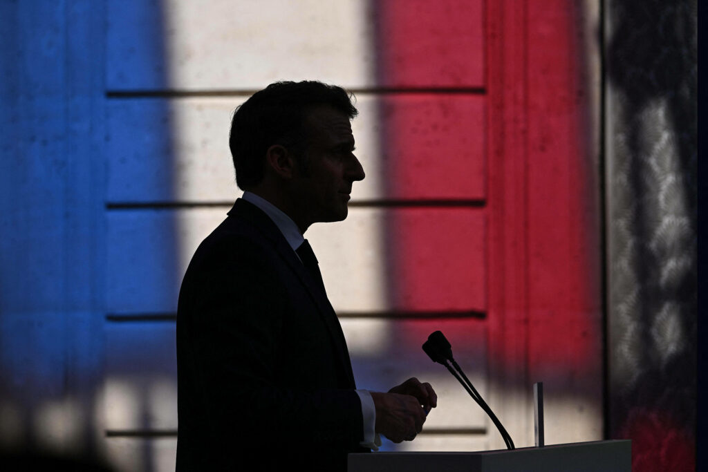 palatul-elysee-a-facut-anuntul:-macron-va-numi-un-nou-premier-al-frantei-pana-vineri-seara