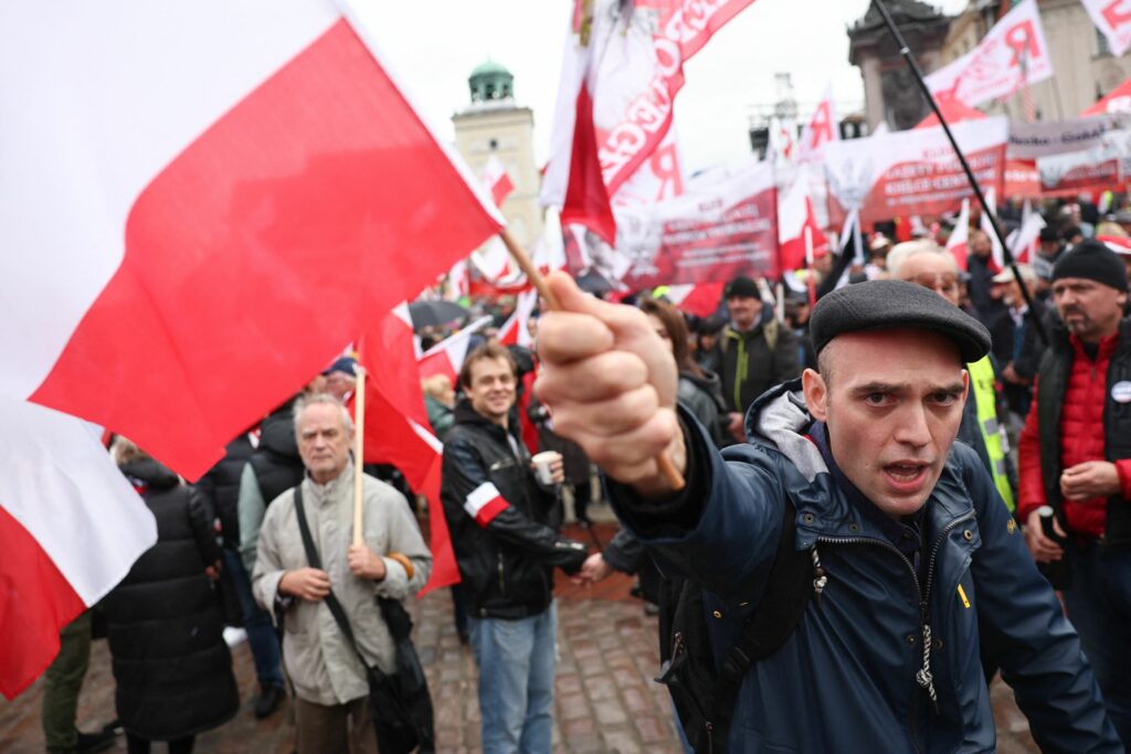 proteste-in-varsovia:-extrema-dreapta-se-opune-migratiei-ilegale-si-cere-demisia-lui-tusk