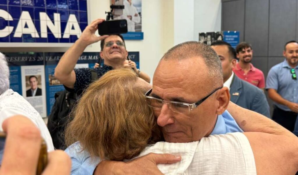 jose-daniel-ferrer,-disidentul-cubanez-,-a-ajuns-in-sua-dupa-ce-a-fost-eliberat-din-inchisoare