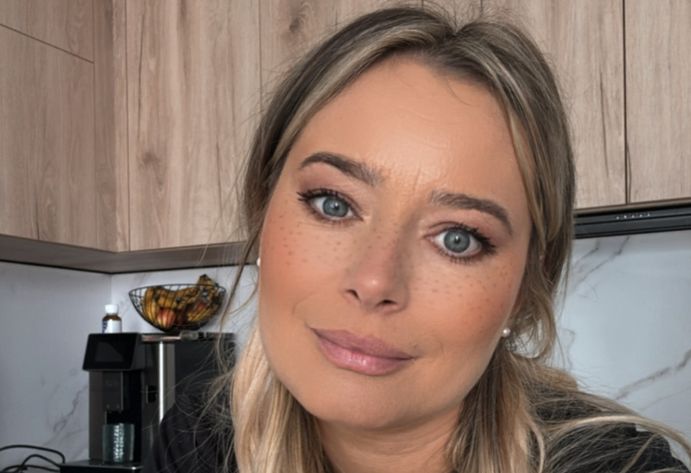 foto-/-cu-ce-s-a-confruntat-laura-cosoi-dupa-ce-a-devenit-mamica.-nu-te-mai-cauta-nimeni