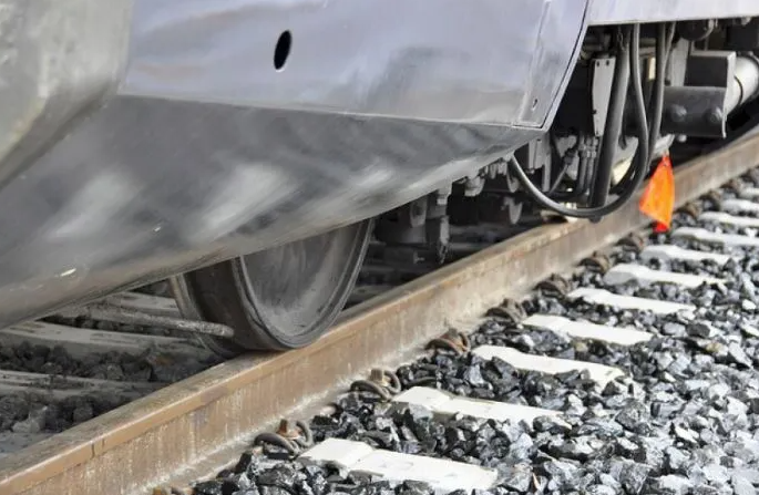 tragedie-la-primele-ore-ale-diminetii-in-judetul-iasi:-o-femeie-a-fost-lovita-mortal-de-tren