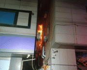 o-femeie-a-provocat-un-incendiu-in-bloc-dupa-ce-a-incercat-sa-arda-un-gandac.-o-vecina-a-murit