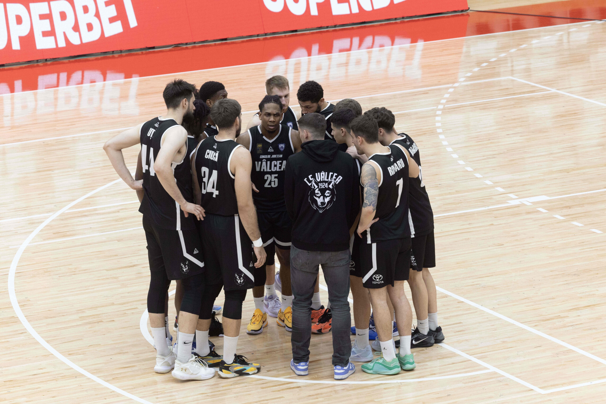 lupii-negri,-la-prima-deplasare-in-fiba-europe-cup.-oltenii-au-doua-absente-notabile