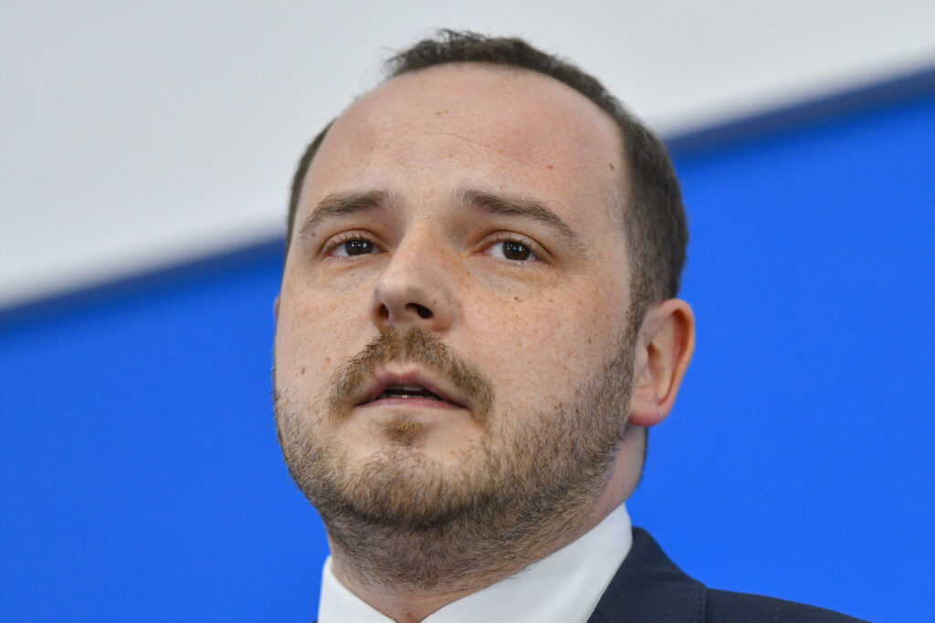 ministrul-sanatatii,-catre-personalul-ati:-renuntati-la-verigheta-sau-plecati-din-ati!