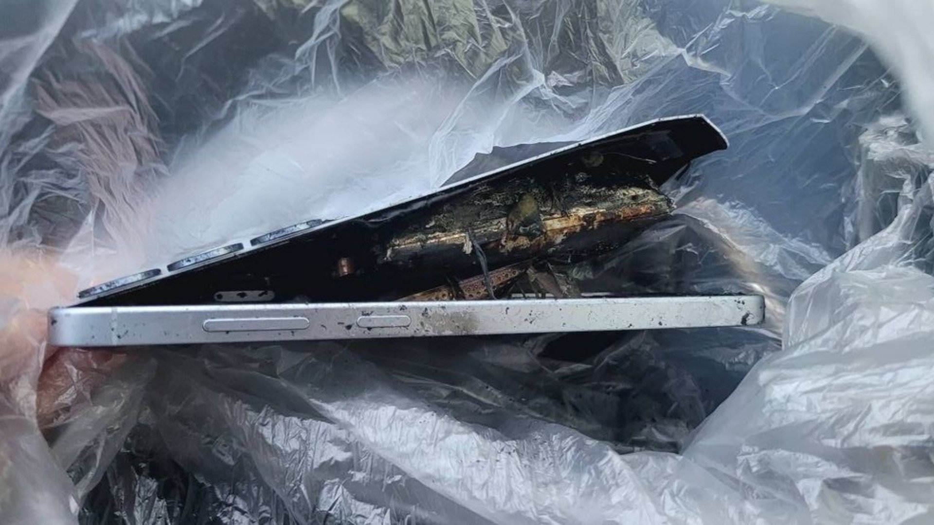 un-telefon-galaxy-s25+-a-luat-foc-din-senin