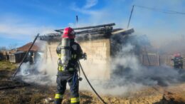 incendiu-la-o-casa-din-comuna-ciurea.-pompierii-intervin