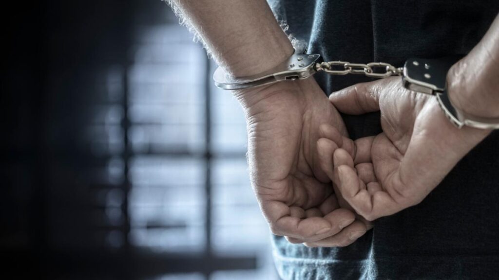 profesor-din-dolj,-retinut-pentru-ca-ar-fi-intretinut-relatii-sexuale-cu-o-eleva