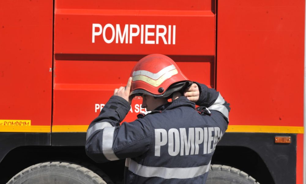 incendiu-la-pascani.-pompierii-militari-intervin