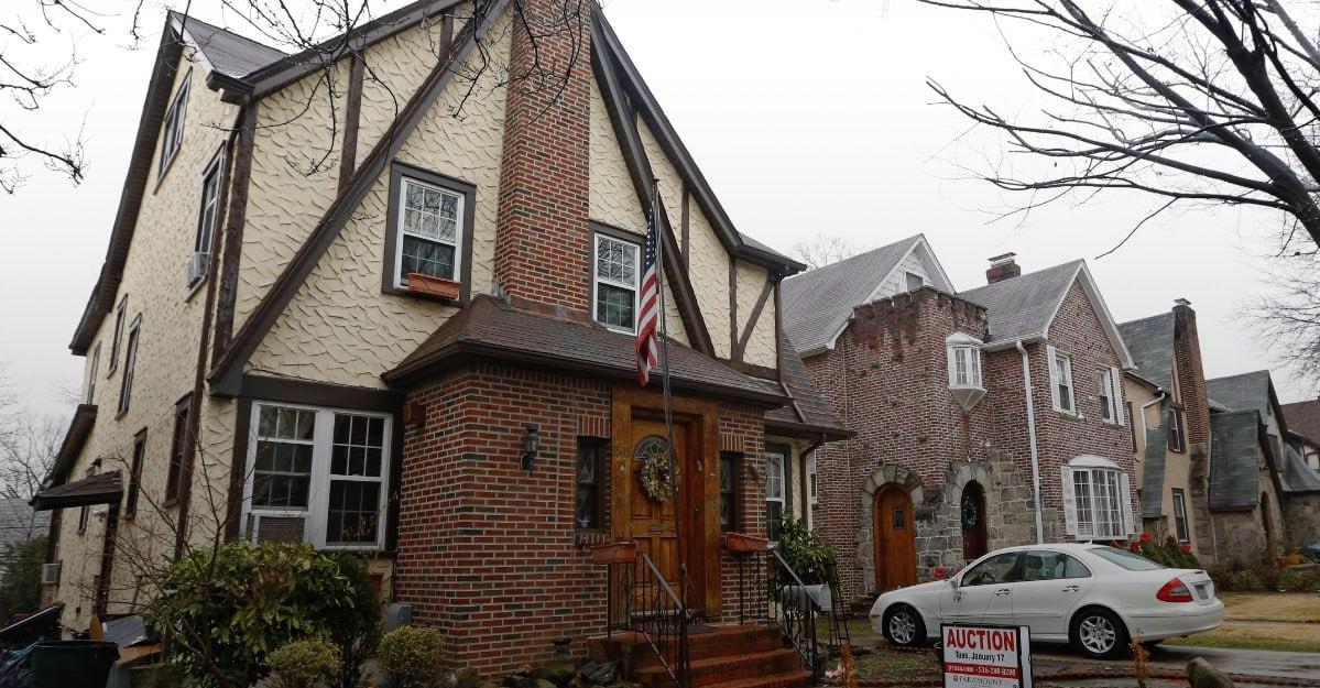 casa-in-care-a-copilarit-trump-este-scoasa-la-licitatie