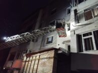 interventie-neobisnuita-la-pascani!-copil-blocat-in-casa,-adultul-ramas-pe-balcon