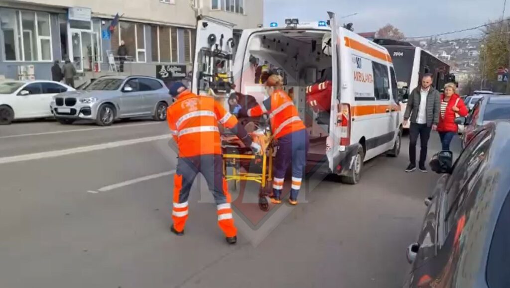 alerta-in-targu-cucu!-o-tanara-a-lesinat-in-autobuzul-20