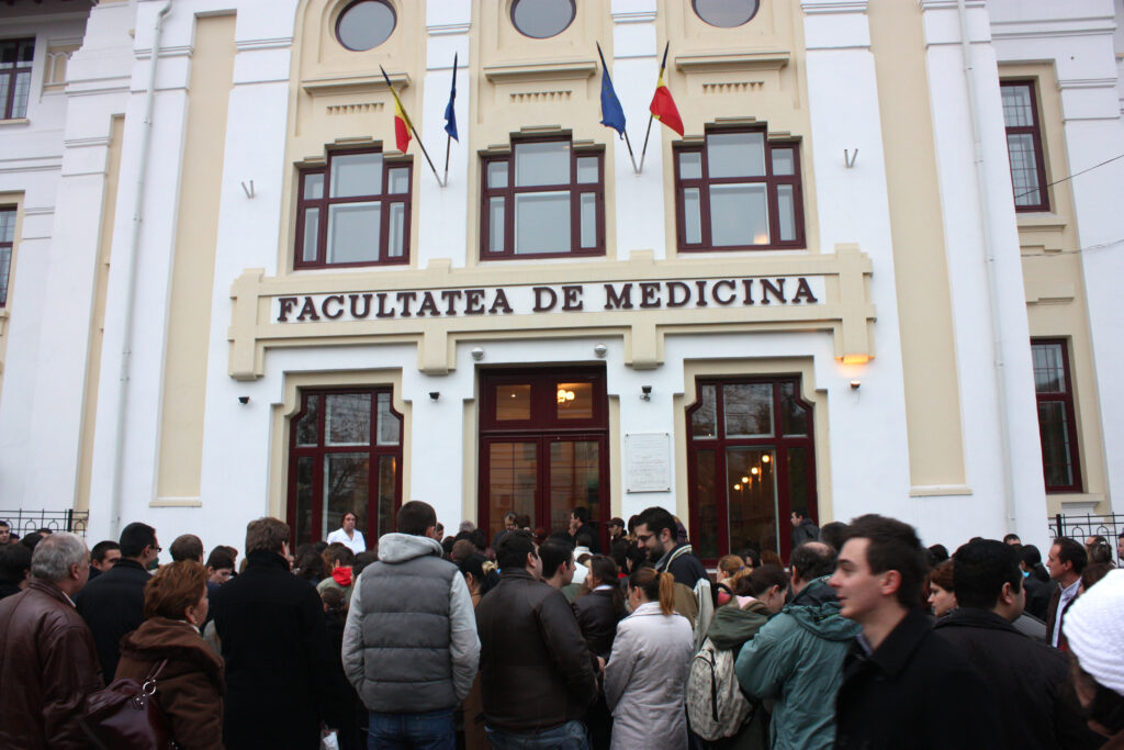 rezidentiat-2025:-peste-10.000-de-candidati-inscrisi-la-nivel-national