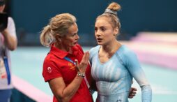 imaginile-cu-sabrina-voinea-si-camelia-voinea-au-ajuns-si-in-presa-din-serbia