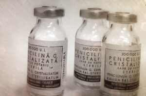 ultimele-antibiotice-isi-pierd-eficienta-in-fata-unei-maladii-vechi,-care-revine-in-forta