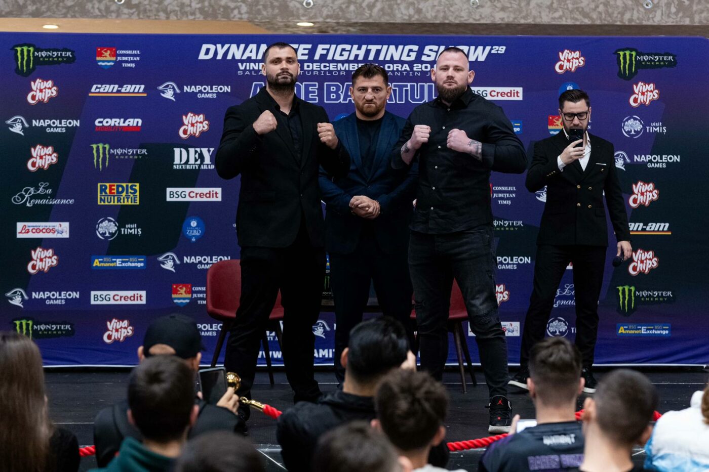 luptatorii-lui-catalin-morosanu-au-umplut-mall-ul-din-timisoara-la-intalnirea-cu-fanii