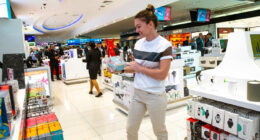 simona-halep,-moment-neasteptat-intr-un-mall-din-bucuresti-dupa-ce-s-a-interesat-de-un-iphone-17