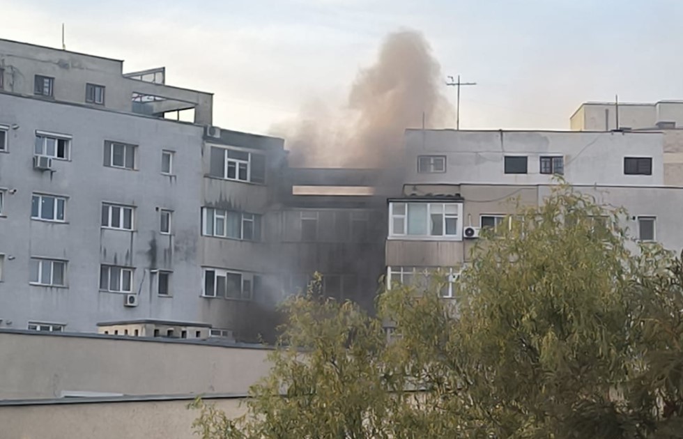 incendiu-pe-strada-sfantul-lazar.-balconul-unui-apartament-a-fost-cuprins-de-flacari