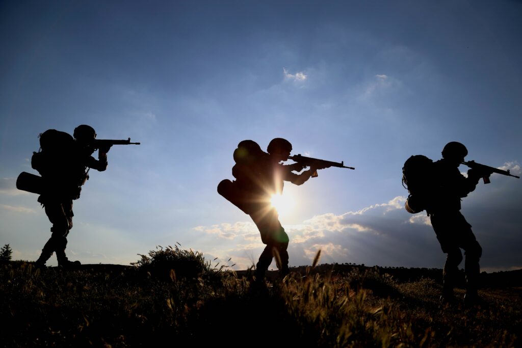 politia-sud-africana-a-arestat-patru-barbati-care-planuiau-sa-lupte-pentru-rusia