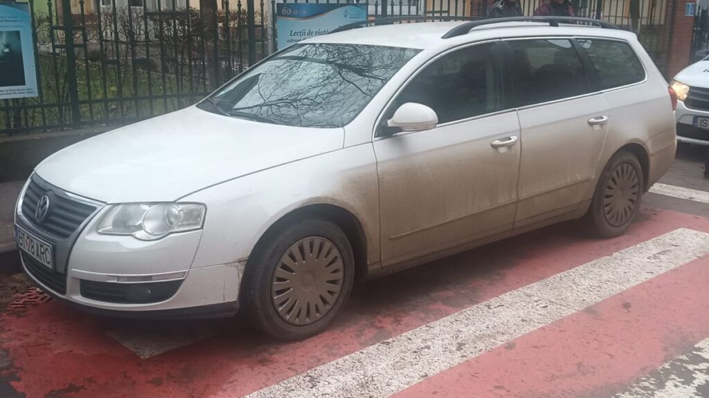 modul-in-care-a-parcat-un-sofer-din-botosani-pe-o-strada-din-iasi!-proprietarul-nici-nu-a-mai-venit-sa-isi-recupereze-masina