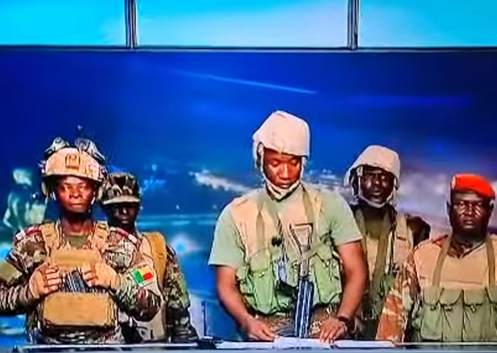 o-noua-lovitura-de-stat-un-grup-de-soldati-anunta-ca-a-preluat-controlul.-presedintele-spune-ca-armata-e-inca-cu-el