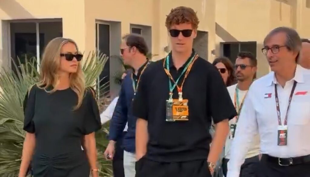 moment-stanjenitor-cu-jannik-sinner-si-iubita-sa,-la-ultima-cursa-de-formula-1-a-sezonului
