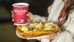 cat-a-dat-aceasta-bucuresteanca-pentru-un-langos-si-un-vin-fiert,-la-targul-de-craciun-2026-din-drumul-taberei