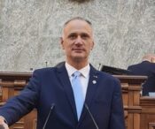 romania-all-inclusive-/-senatorul-care-e-in-carti-pentru-aparare-/-a-fost-consilier-de-dezvoltare-personala-si-administrator-la-o-ferma-de-porci