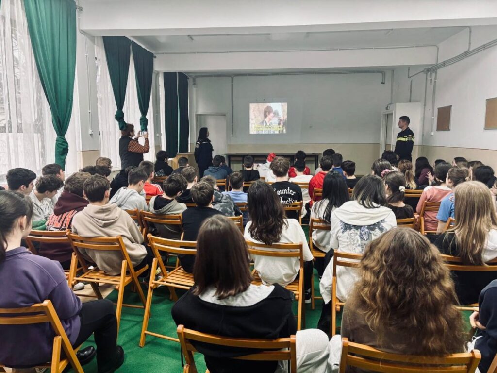 politistii-si-jandarmii-din-iasi,-actiune-de-prevenire-si-siguranta-in-apropierea-scolilor