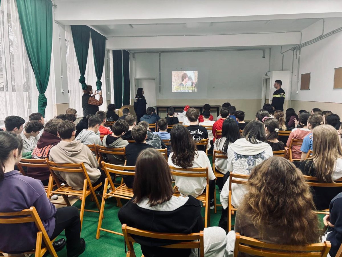 politistii-si-jandarmii-din-iasi,-actiune-de-prevenire-si-siguranta-in-apropierea-scolilor