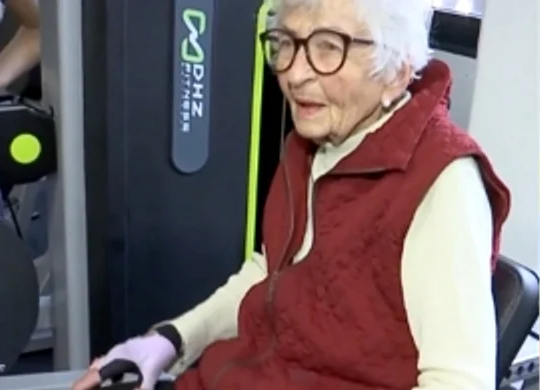 in-timp-ce-multi-tineri-gasesc-diverse-scuze-pentru-a-evita-miscarea,-o-batrana-de-91-de-ani-din-cluj-merge-de-trei-ori-pe-saptamana-la-sala