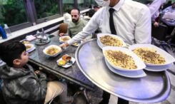 angajatii-vitali-pentru-romania,-care-nu-au-zile-libere-sambata-sau-duminica-si-care-vin-la-5-dimineata,-taiati-de-la-premiere:-imi-vine-sa-plang