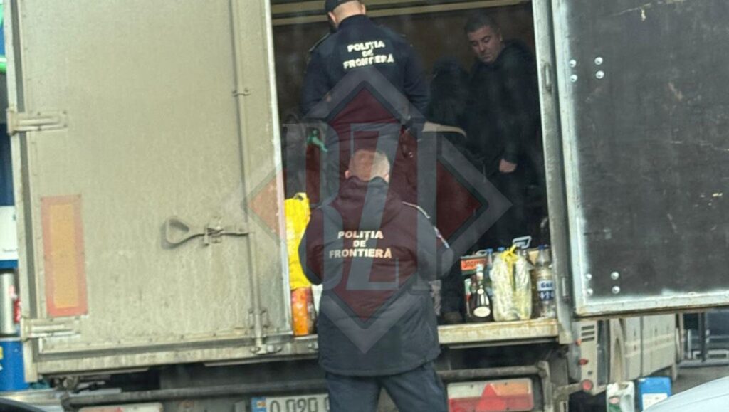 perchezitii-in-parcarea-omv-bucium.-politistii-de-frontiera-verifica-un-autocar-–-update