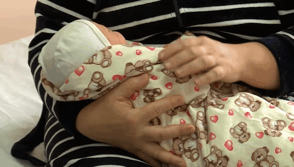 o-femeie-cu-5-nepoti,-din-republica-moldova,-a-nascut-al-14-lea-copil:-o-sa-ne-bucuram-ca-si-de-primii.-ce-varsta-are-proaspata-mamica