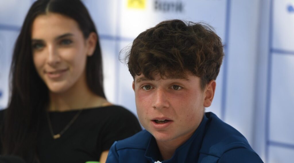 dupa-ce-a-renuntat-la-tricolor,-urmasul-lui-ilie-nastase-a-mers-la-primul-turneu-ca-jucator-al-frantei!-reactia-strainilor