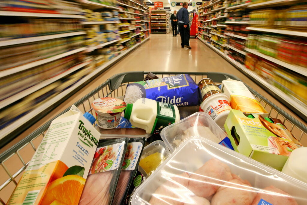 dezamagirea-unui-barbat-dupa-ce-a-ajutat-cu-mancare-o-adolescenta-de-14-ani-care-cersea.-pana-la-urma-si-eu-mananc-pate-pe-paine