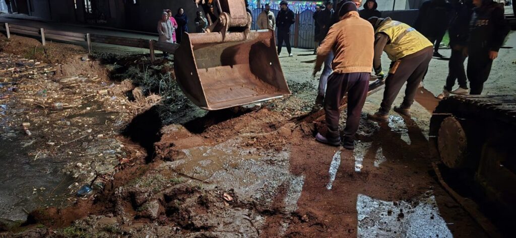 alerta-intr-o-comuna-din-romania!-drum-judetean-rupt,-localitatea-amenintata-de-inundatii