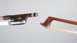 arcusul-care-a-schimbat-istoria-violoncelului,-vandut-in-franta-la-un-pret-de-record-mondial