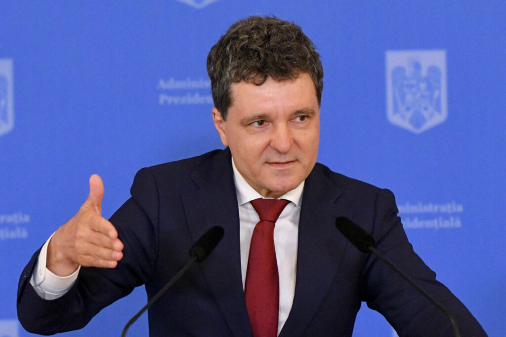 nicusor-dan-a-trimis-legea-la-ccr.-decizia-presedintelui-romaniei-poate-schimba-definitiv-fotbalul-si-sportul-din-tara-noastra