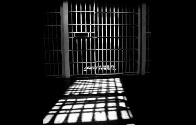 profesor-de-la-o-universitate-din-iasi,-arestat-dupa-ce-a-violat-o-studenta.-judecatorii-l-au-trimis-pentru-30-de-ziledupagratii