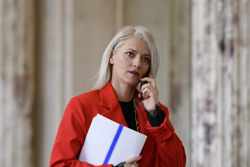 proiect-de-lege:-neplata-pensiei-de-intretinere-va-fi-anchetata-din-oficiu-ca-violenta-economica