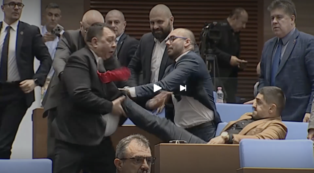 scandal-si-violente-in-parlamentul-din-bulgaria-la-dezbaterea-bugetului-de-stat