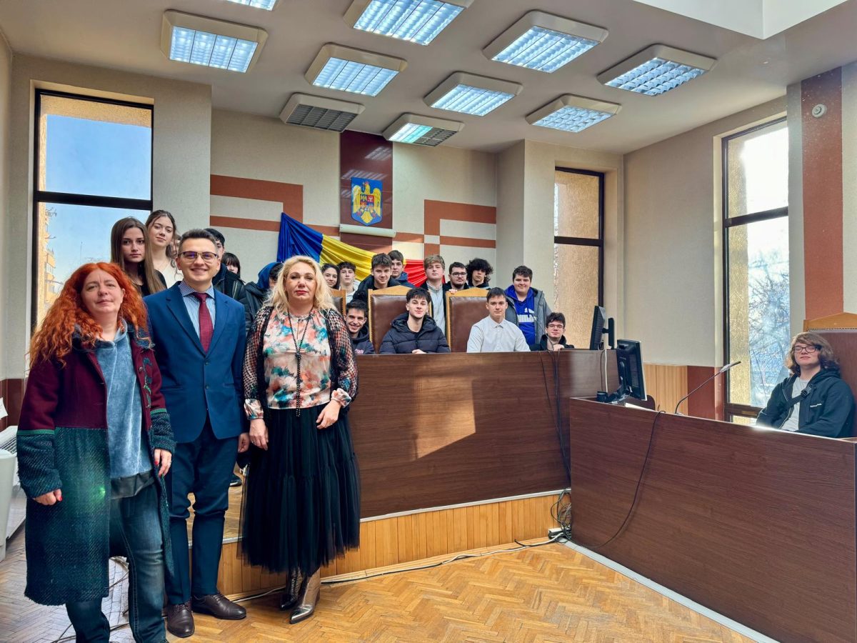 elevii-de-la-liceul-profesor-mihai-dumitriu-valea-lupului-descopera-educatia-juridica-la-judecatoria-iasi,-in-cadrulprogramului-scoalaaltfel