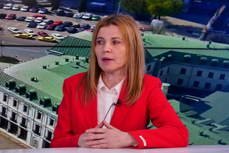 cum-pot-fi-tratate-corect-micozele-unghiilor-si-ale-pielii-dr.-claudia-artenie,-medic-dermato-venerolog:-degeaba-tratam-unghia-daca-nu-dezinfectam-tot-ceea-ce-intra-in-contact-cu-zona-afectata