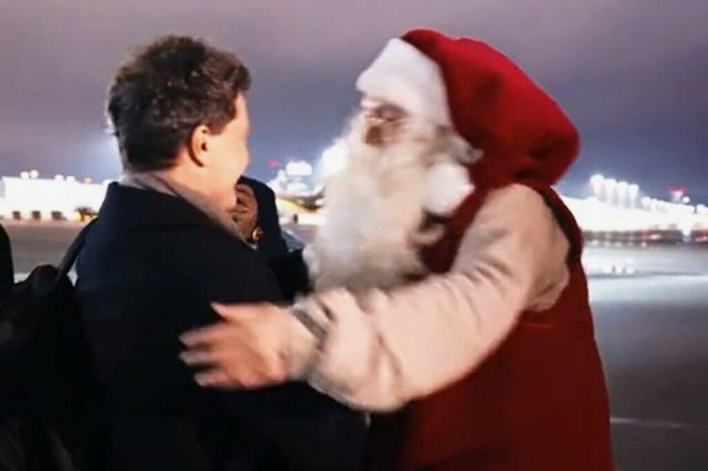 ce-isi-doreste-nicusor-dan-de-la-mos-craciun:-daca-mos-craciun-lucreaza-la-nivelul-asta-de-abstract,-cred-ca-ar-fi-un-lucru-bun