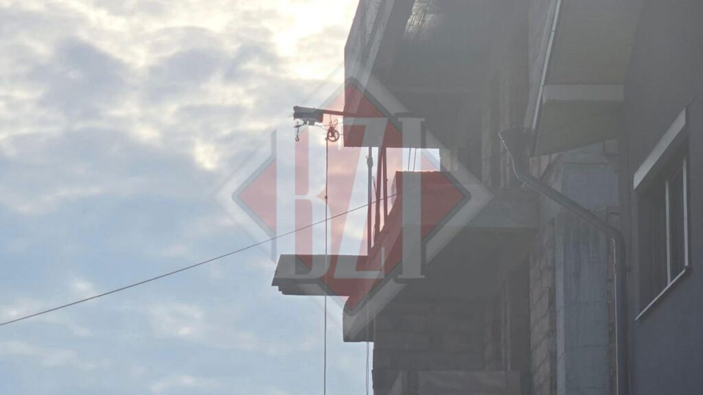 tentativa-de-suicid-in-bucium!-un-muncitor-vrea-sa-se-arunce-de-pe-bloc-–-update