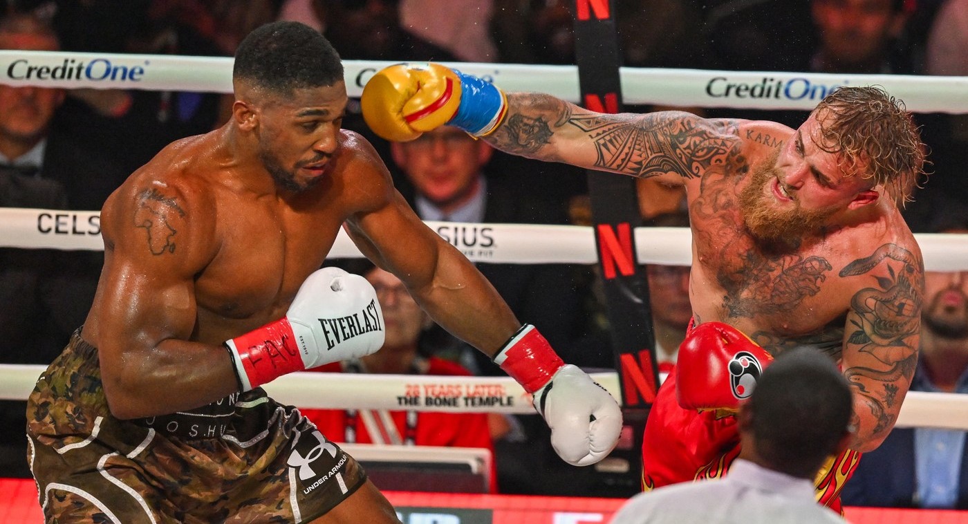 n-au-dat-bani-sa-vada-rahatul-acesta!.-comentatorii-netflix-i-au-desfiintat-pe-anthony-joshua-si-pe-jake-paul-in-timpul-luptei-si-fanii-i-au-huiduit-copios!